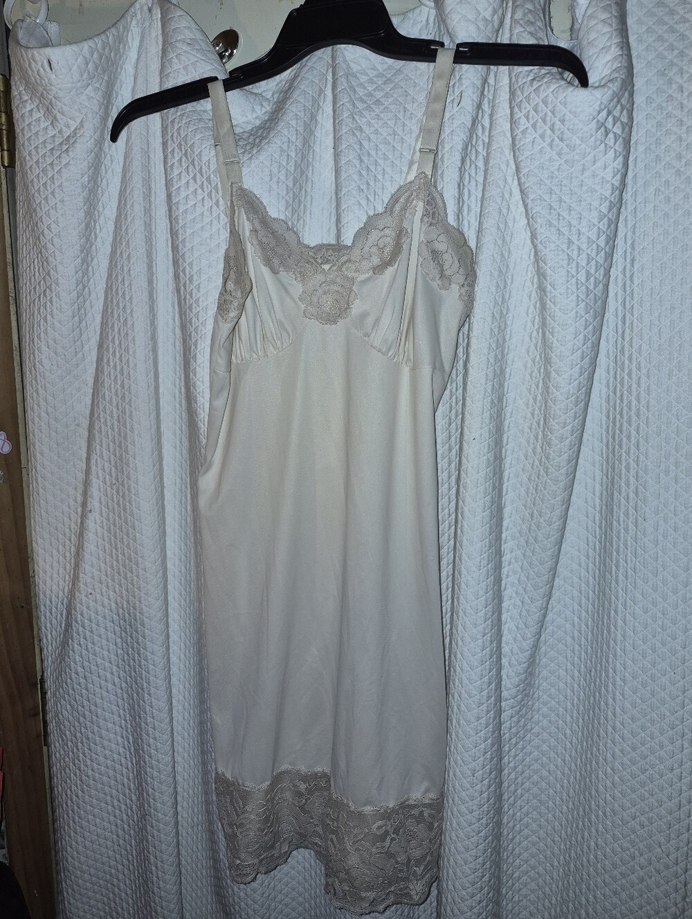 Lorraine Cream Classic Lace-Trim Slip Size 32 Short